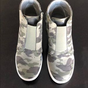 Casual slight heel army shoes